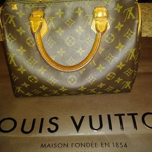 Authentic Louis Vuitton Speedy 25 Canvas Monogram